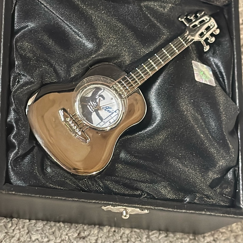 Elvis Presley Jailhouse Rock Silver Guitar Clock Black Signature Bx-Satin Lining